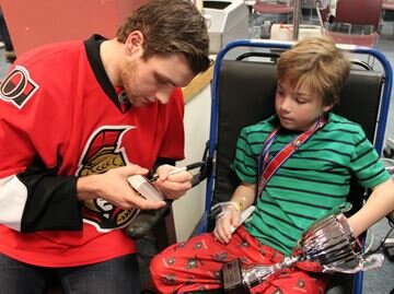 Star forward Bobby Ryan with seven-year-old Evan Green-Sloan at the Children’s Hospital of Eastern Ontario | c/o Ottawa Community News