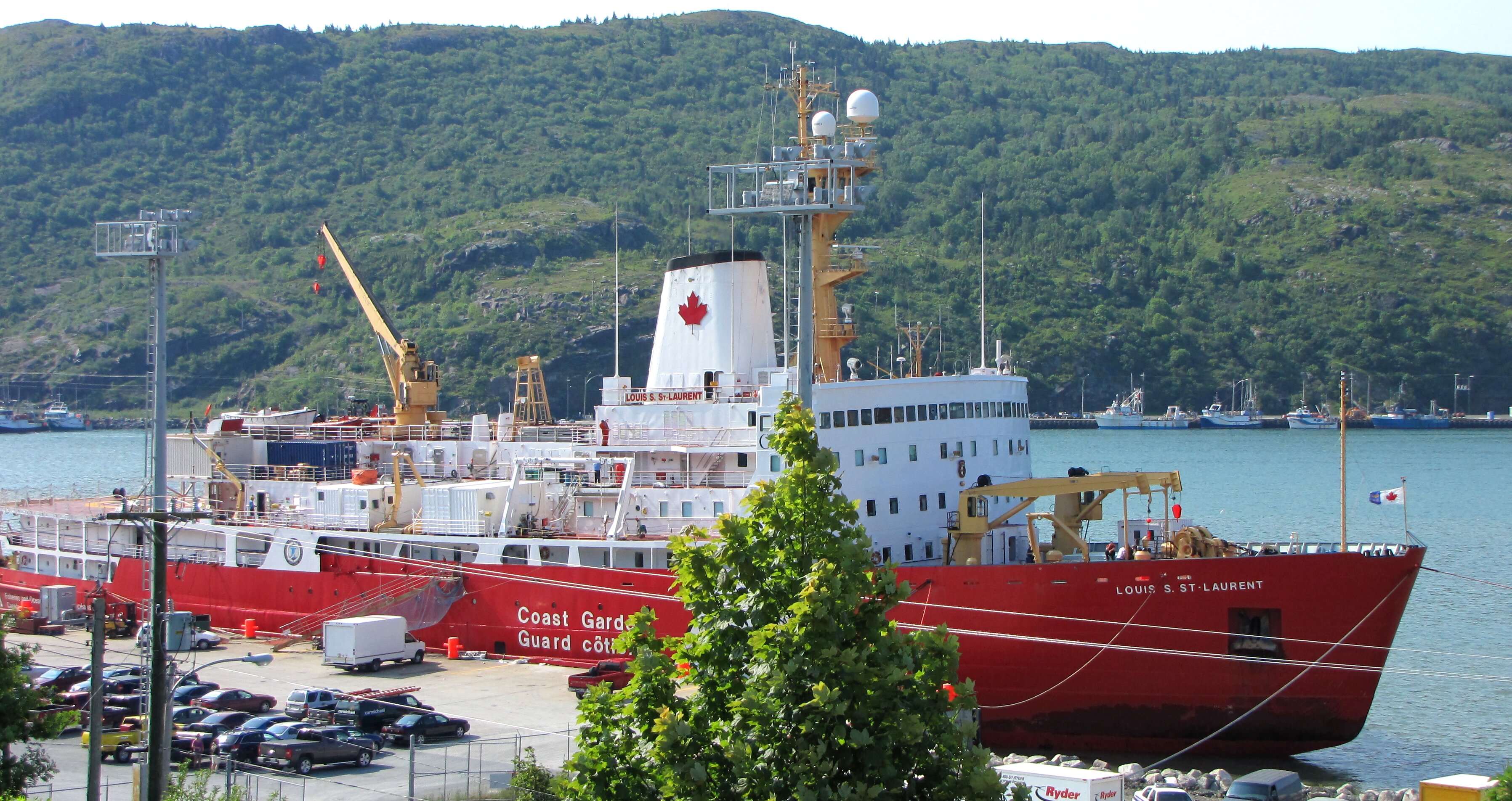 Like a third of the ships in the Coast Guard's fleet, the CCGS Louis S. St. Laurent is now past its operational life cycle. (Gordon E. Robertson)