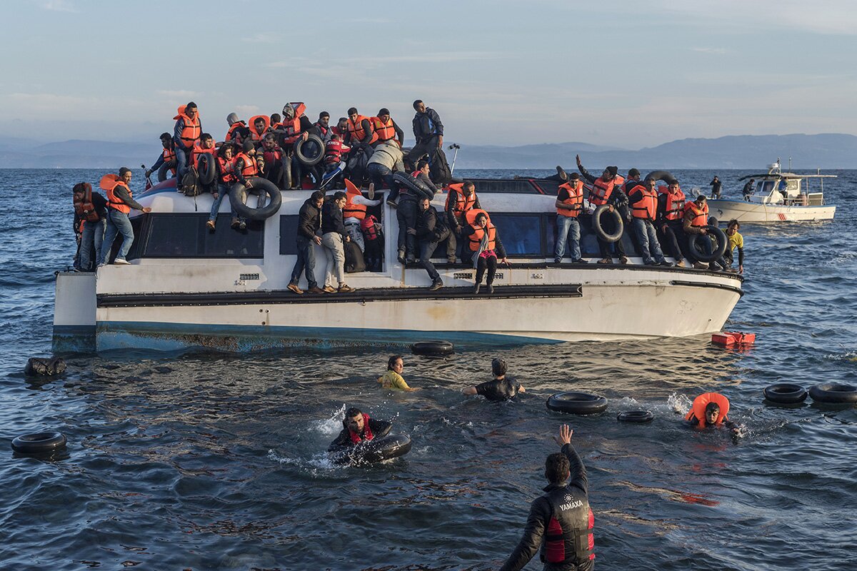 Syrian and Iraqi refugees arrive on the island of Lesvos in Greece. (CC BY-NC-SA 2.0)